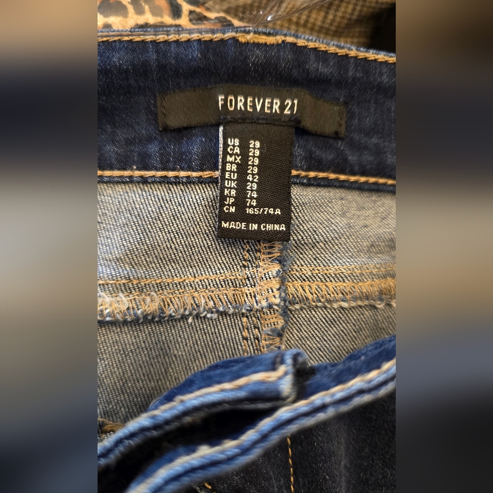 Forever 21 Mid Rise Blue Skinny Jeans NWOT - Picture 3 of 8